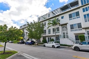 10354 Nw 64th St, Doral