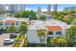 3552 Magellan Cir 122-1, Aventura