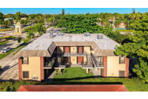 2335 Ne 172nd St 8, North Miami Beach