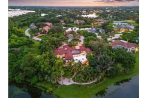 2941 Paddock Ln, Weston