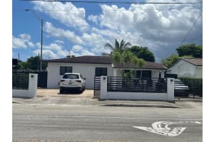 390 E 53rd St, Hialeah