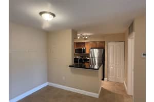 2820 N Oakland Forest Dr 102, Oakland Park