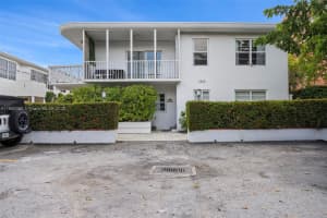 2858 Pine Tree Dr 5, Miami Beach