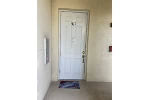 3500 Oaks Clubhouse Dr 511, Pompano Beach