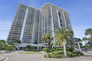 20281 E Country Club Dr 2110, Aventura