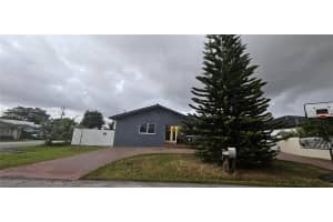 9795 Nw 27th Ter, Doral