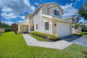 2913 Myrtle Oak Cir, Davie