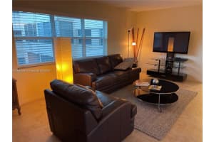 1701 Buchanan St 301, Hollywood