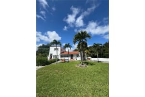 1105 Ne 119th St B, Biscayne Park