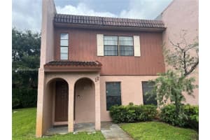 12 Madrid Ln 1-18, Davie