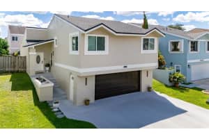 10048 Sw 221st St, Cutler Bay