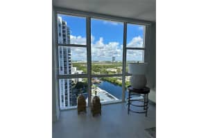 3675 N Country Club Dr 1809, Aventura