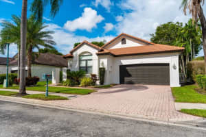1441 E Lacosta Dr E, Pembroke Pines