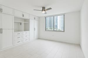 801 Brickell Key Blvd 908, Miami
