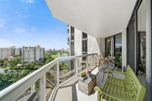 20185 E Country Club Dr 1402, Aventura