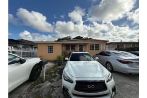 218 E 20th St, Hialeah