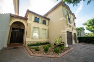 4863 Nw 109th Path, Doral