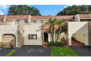 281 Jacaranda Dr 13, Plantation