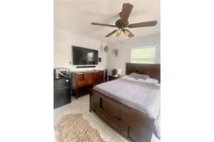 945 Sw 9th St A, Hallandale Beach