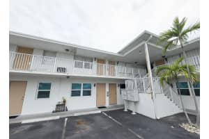 810 Lake Shore Dr 40, Lake Park