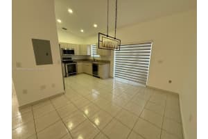 7221 Nw 174th Ter 202, Hialeah