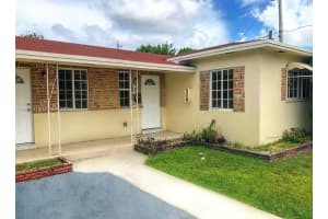 800 Ne 7th St 1-4, Hallandale Beach