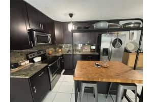 7208 Fairway Dr I17, Miami Lakes