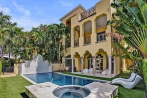 1516 Island Blvd, Aventura