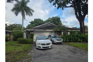 106 Kensington Rd, Hollywood