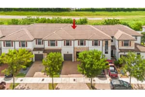 3354 W 100th Ter, Hialeah