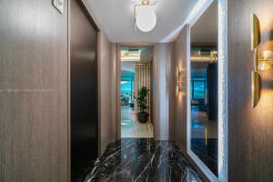 300 N Biscayne Blvd 7803, Miami