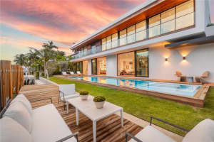 2288 Sunset Dr, Miami Beach