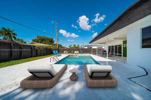 19900 Ne 21st Ave, Miami