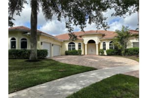 2273 Phoenix Ave, Davie