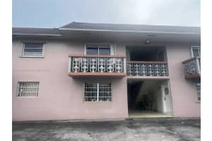 1250 W 26th Pl 208, Hialeah