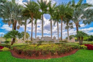 404 Ne 194th Ter, Miami