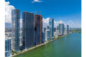 700 Ne 24 3707, Miami
