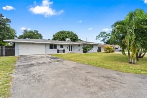 6791 Sw 10th Ct, Pembroke Pines