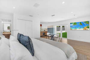 3330 Crystal Ct, Miami