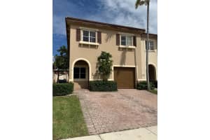 8899 Sw 220th Ln 8899, Cutler Bay