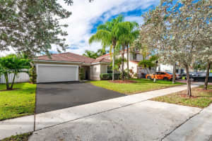 19190 Nw 24th Pl, Pembroke Pines