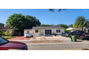 165 W 60th St, Hialeah