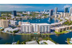 401 Golden Isles Dr 304, Hallandale Beach