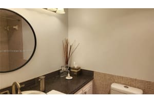 35 Colonial Club Dr 203, Boynton Beach