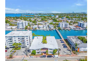 8040 Tatum Waterway Dr 3, Miami Beach