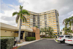 100 Golden Isles Dr 10, Hallandale Beach