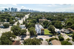 24 Nw 58th St, Miami