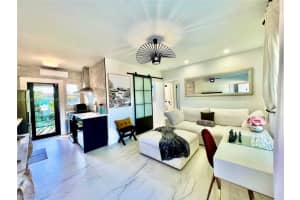 8270 Ne 1st Pl 4, Miami