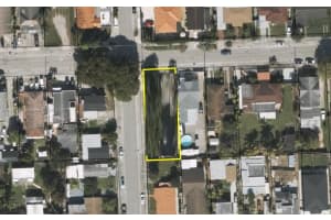 2052 Nw 27th St, Miami