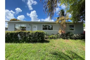 1121 Ne 214th St, Miami